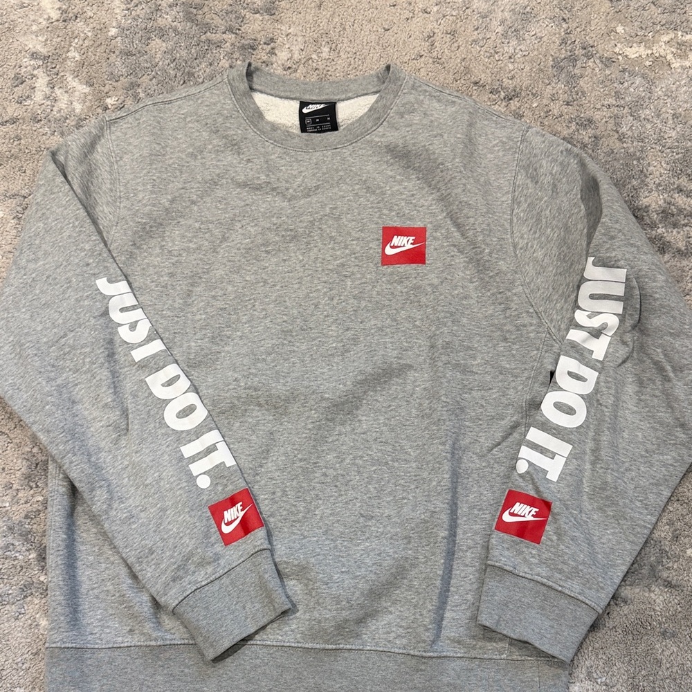 Nike Men's Crewneck Gray Sweater with Red Accents